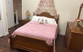 Holland Farmhouse Inn B&B